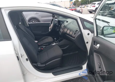 2018 Kia Forte Lx z USA, uszkodzony, nr VIN 3KPFL4A77JE235458